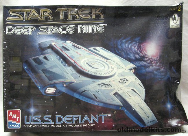 AMT Star Trek Deep Space Nine USS Defiant, 8255 plastic model kit